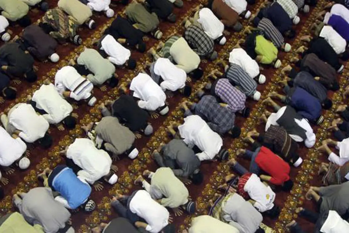 shalat isya makmum ke imam tarawih