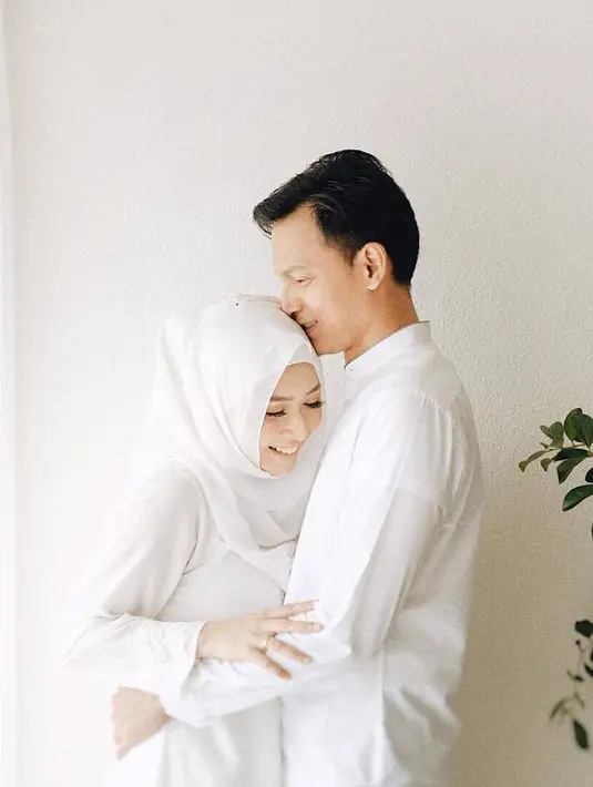 "“Ya Allah. Lakal hamdu. Segala puji untukMu. Alam semesta. Indahnya Cinta. Keluargaku...adalah Ayat-ayat CintaMu.” Quote ending Ayat-ayat Cinta 2 @calystavannyws," tulis Fedi. (Instagram/fedinuril)