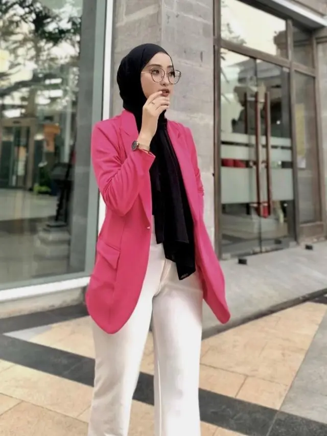 6 Potret Gaya Eveline Ovilia, Aspri Baru Raffi Ahmad yang Pernah Jadi Ajudan Ridwan Kamil