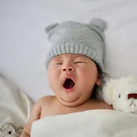 Sahabat atau saudaramu baru saja melahirkan? Yuk, rayakan dengan memberikan kado untuk bayi yang baru lahir.  | unsplash - Minnie Zhou
