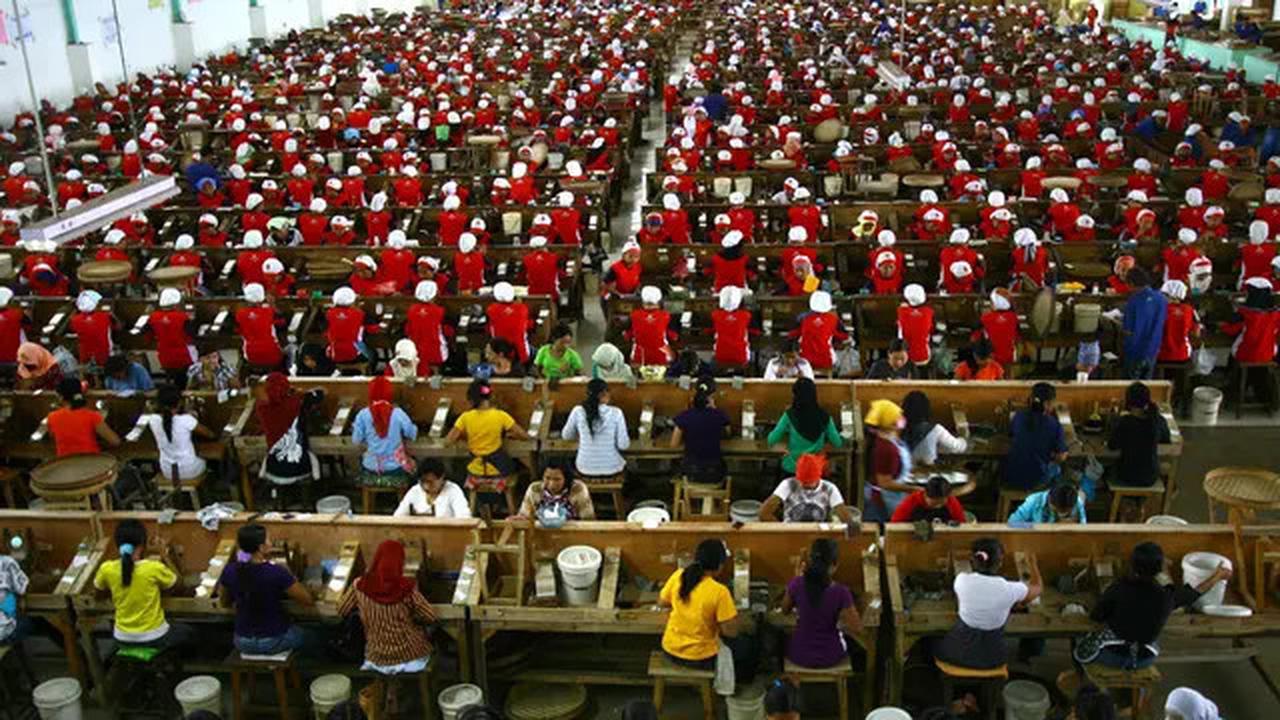 Pengusaha Peringatkan Potensi PHK Massal di Industri Rokok