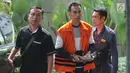 Mantan Kepala Seksi Intelejen dan Penindakan Kantor Imigrasi Kelas I Mataram Yusriansyah Fazrin tiba di Gedung KPK, Jakarta, Senin (15/7/2019). Fazrin diperiksa terkait suap penanganan perkara penyalahgunaan izin tinggal WNA di lingkungan Kantor Imigrasi NTB Tahun 2019. (merdeka.com/Dwi Narwoko)