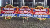 Karangan Bunga dari Warga Pekalongan Mejeng di KPK Usai Penangkapan Bupati Fadia Arafiq