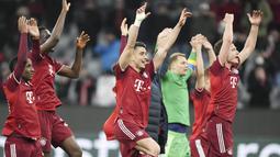 Bayern Munchen memastikan lolos ke perempat final usai menghajar Salzburg dengan skor telak 7-1 dalam duel leg kedua babak 16 besar Liga Champions 2021/2022. Pasukan Julian Nagelsmann mengamuk setelah sempat kesulitan di leg pertama lalu. (AP/Matthias Schrader)