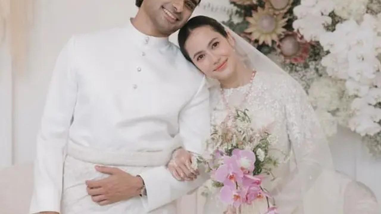 6 Potret Pernikahan Pevita Pearce, Busana Pengantin Putih yang Memancarkan Pesona Melayu