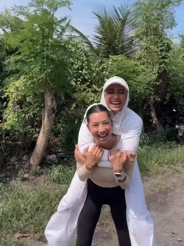Jennifer Bachdim dan Ayudia Bing Slamet
