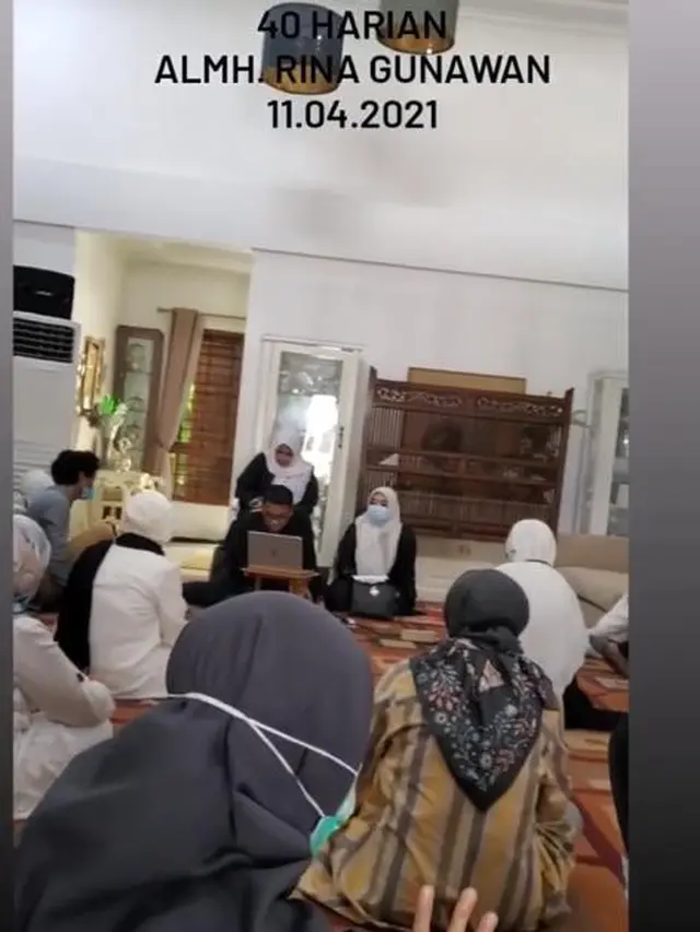 6 Momen Teddy Syach Gelar Tahlilan 40 Harian Rina Gunawan, Dihadiri Keluarga