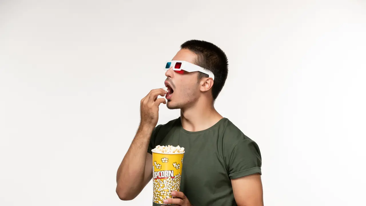 Ilustrasi makan popcorn/freepik.com/