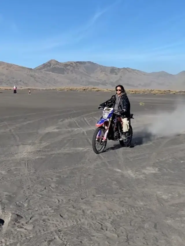 Keisya Levronka Unggah 7 Potret Keseruan Naik Motor Trail