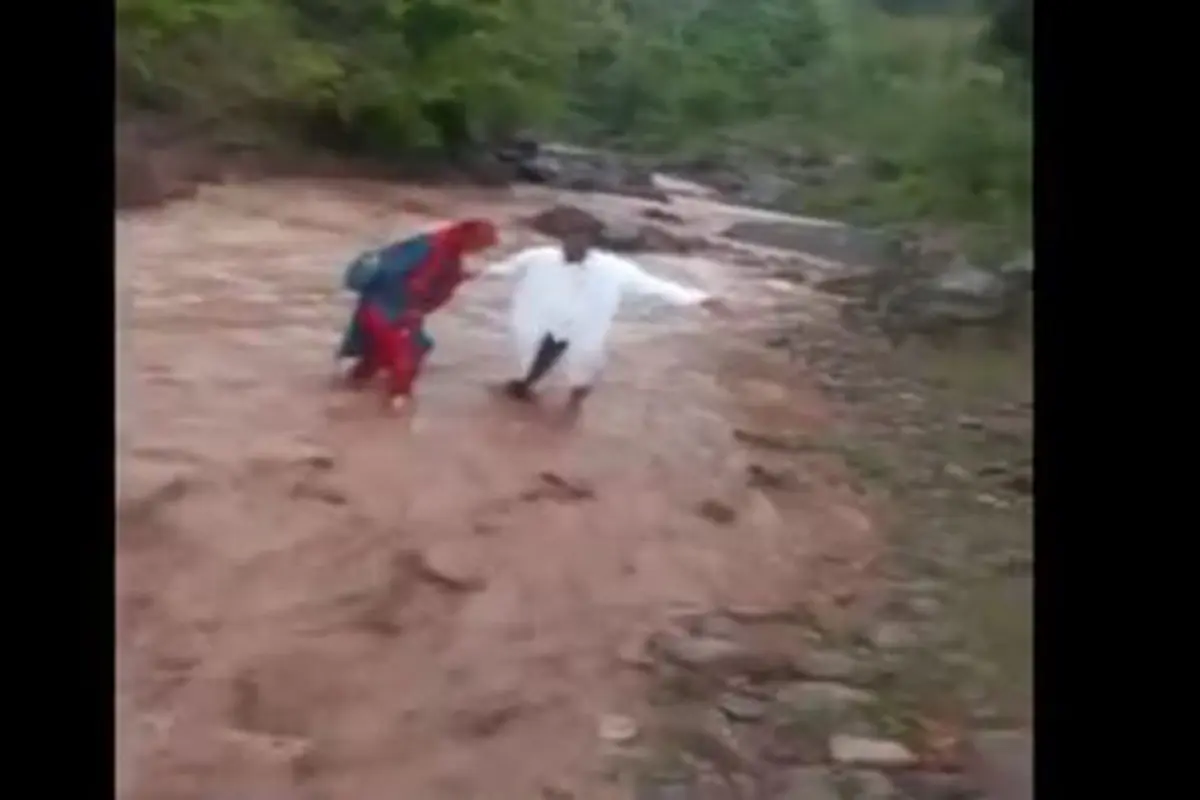 Upaya tenaga medis di negara bagian India bagian utara sebrangi sungai lakukan vaksinasi