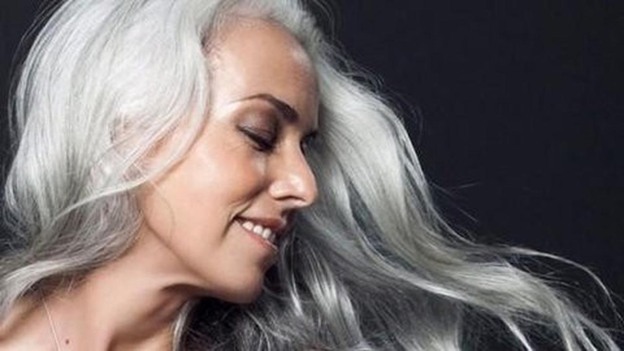 Hampir 60 tahun, nenek seksi ini masih laris jadi model