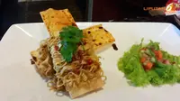 Sajian Mi Iga Penyet ala Chef Lucky