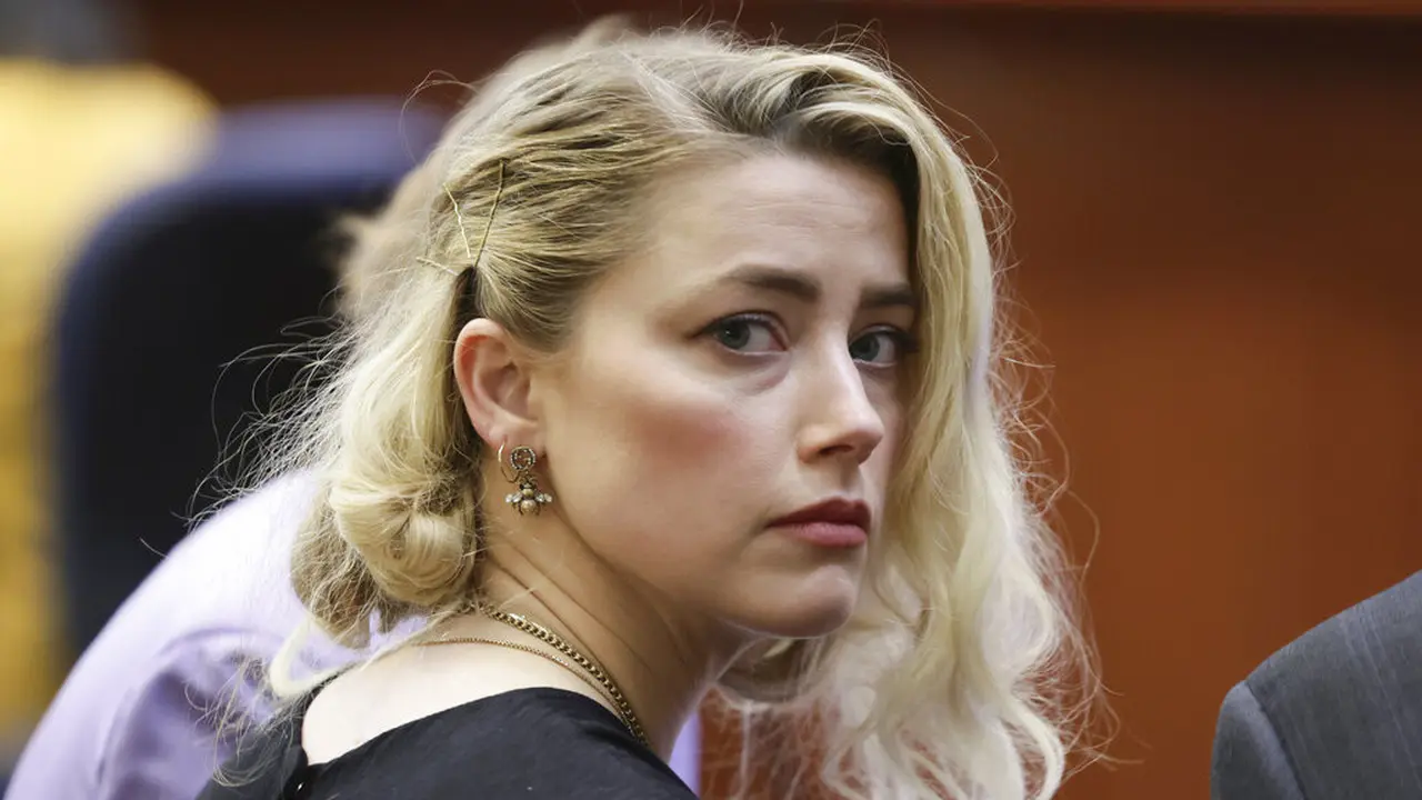 Amber Heard dalam persidangan melawan Johnny Depp. (Evelyn Hockstein/Pool via AP)