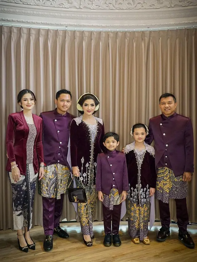 Gaya Serasi Azriel Hermansyah dan Sarah Menzel Kenakan Pakaian Adat Jawa, Vibes Galih dan Ratna Masa Kini