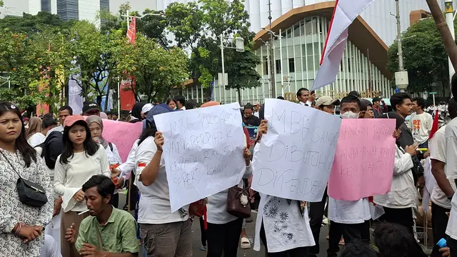 Aliansi Masyarakat Jakarta menggelar unjuk rasa di kawasan Patung Kuda, Jakarta Pusat, Senin (22/6/2026) (Liputan6.com/Winda Nelfira)