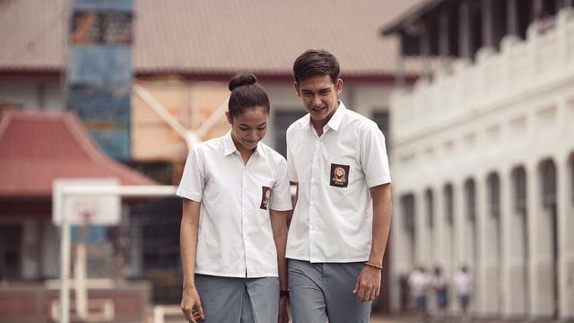 otret Putri Marino Berseragam SMA