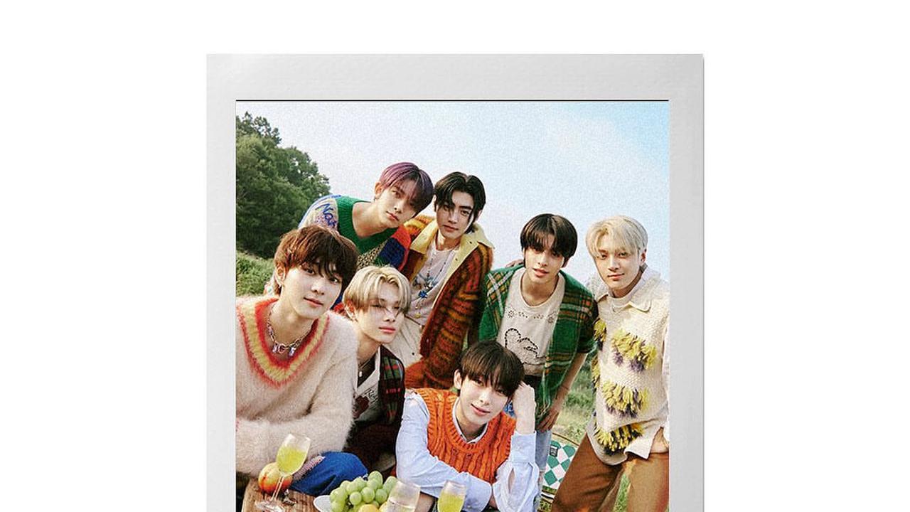 Keren, Group K-Pop Ini Saking Terkenalnya Sampai Punya Webtoon Sendiri