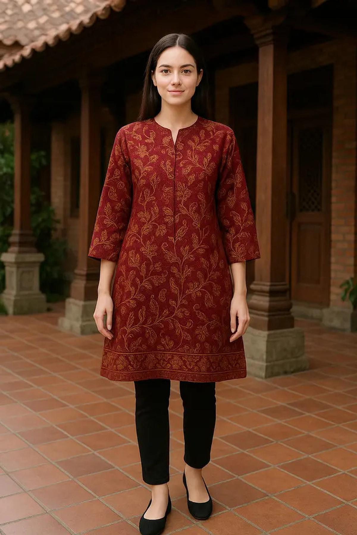 7 Model Batik Merah Maroon Wanita Terbaru yang Menarik dan Stylish