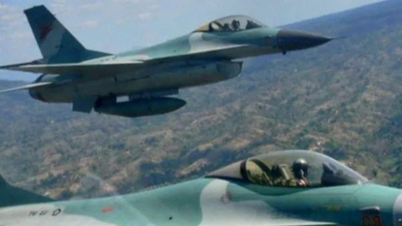 F-16, Legenda si Elang Tempur