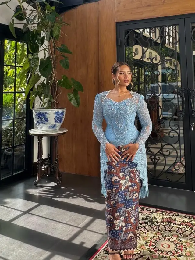 Pesona Zahwa Massaid di Acara 7 Bulanan Aaliyah Massaid, Tampilkan Kulit Tan Eksotis dengan Riasan Soft Glam