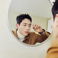 Potret Seo Kang Joon dengan Warna Mata Cokelat Terang (Sumber: Instagram/seokj1012)