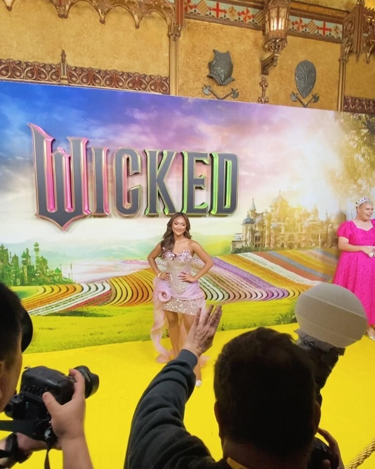 8 Potret Pesona Ekstotis Marion Jola: Tampil Dengan Nuansa Pink Ala Fairytale Hadiri Gala Premiere 'WICKED' di Australia