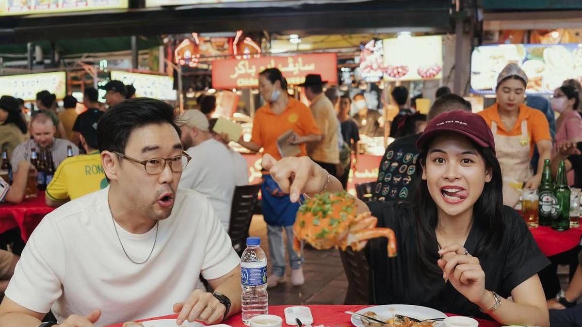 Potret Seru Maudy Ayunda dan Suami saat Berada di Malaysia, Tampil dengan Gaya Santai hingga Formal