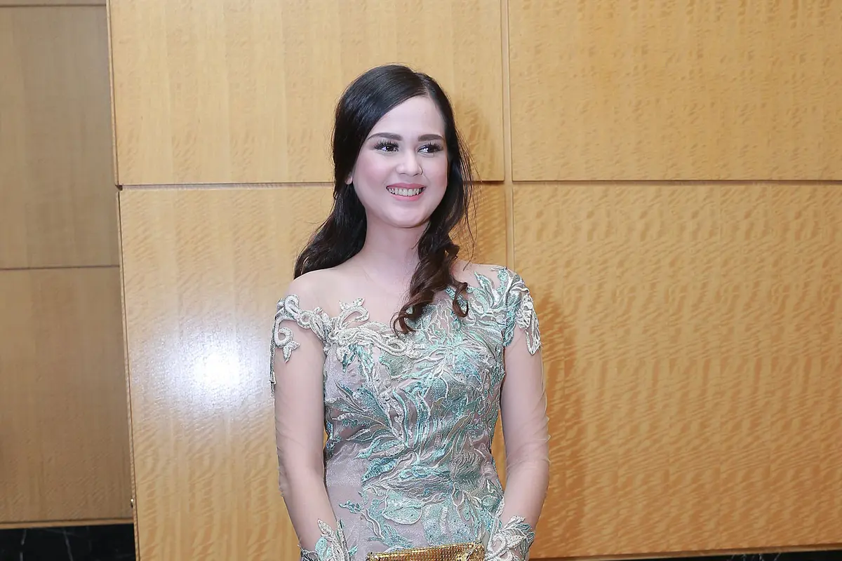 [Bintang] Cut Meyriska