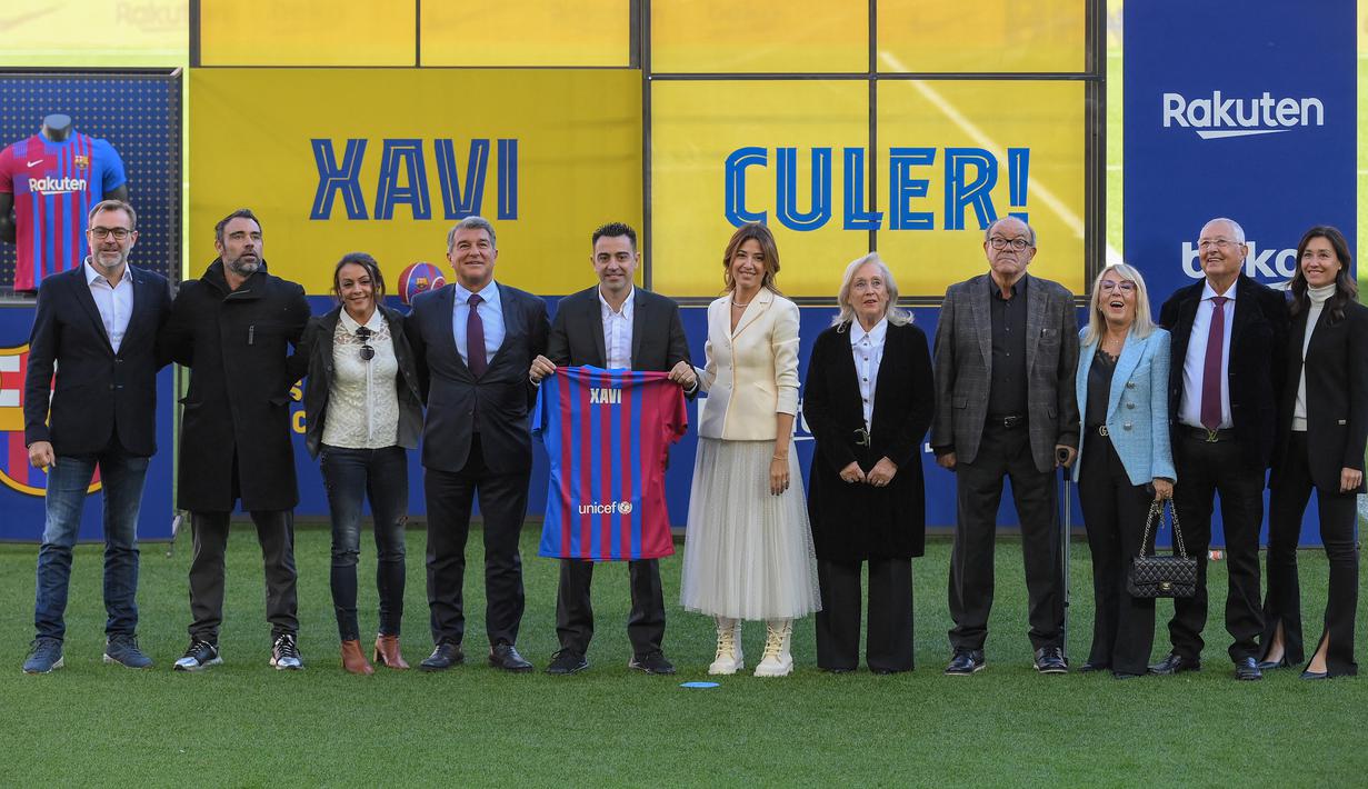 Dalam sambutannya, Xavi Hernandez membakar semangat para fans bahwa Barcelona tidak boleh kalah, dan ia akan berjuang memenangi tiap laga bersama Barca. (AFP/Lluis Gene)