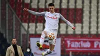 Chelsea disebut juga memiliki minat pada penyerang Red Bull Salzburg, Benjamin Sesko. (AFP/Joel Klamar)