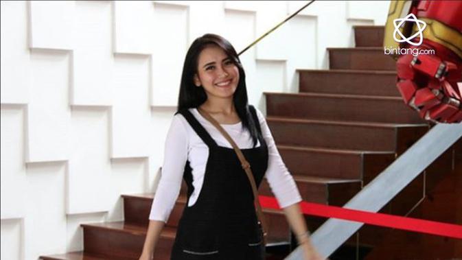 Ayu Ting Ting Dan 5 Seleb Ini Gemar Berdandan Ala Korea Cantikan Mana News Entertainment Fimela Com
