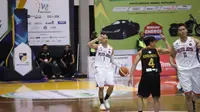 Pemain Pelita Jaya, Andakara Prastawa (kiri), akan tampil di IBL All Star 2019, di Solo, Minggu (10/1/2019). (Media IBL)