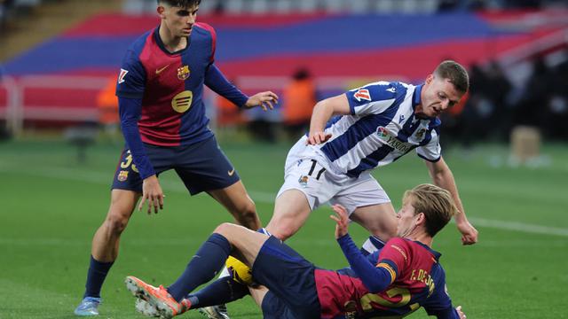 Barcelona Jauhi Kejaran Real Madrid