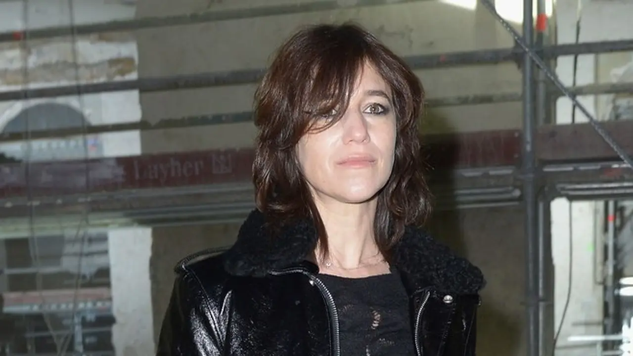 Inspirasi Gaya Rambut dari Runaway Saint Laurent di Paris Fashion