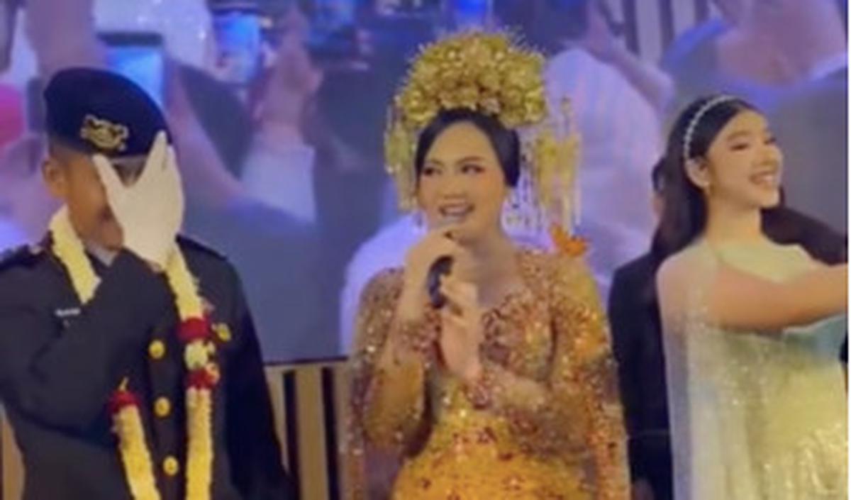 Di sela-sela acara, Nanda juga sempat menyanyikan satu buah lagu berduet dengan penyanyi jebolan ajang pencarian bakat Indonesian Idol tersebut.<br>