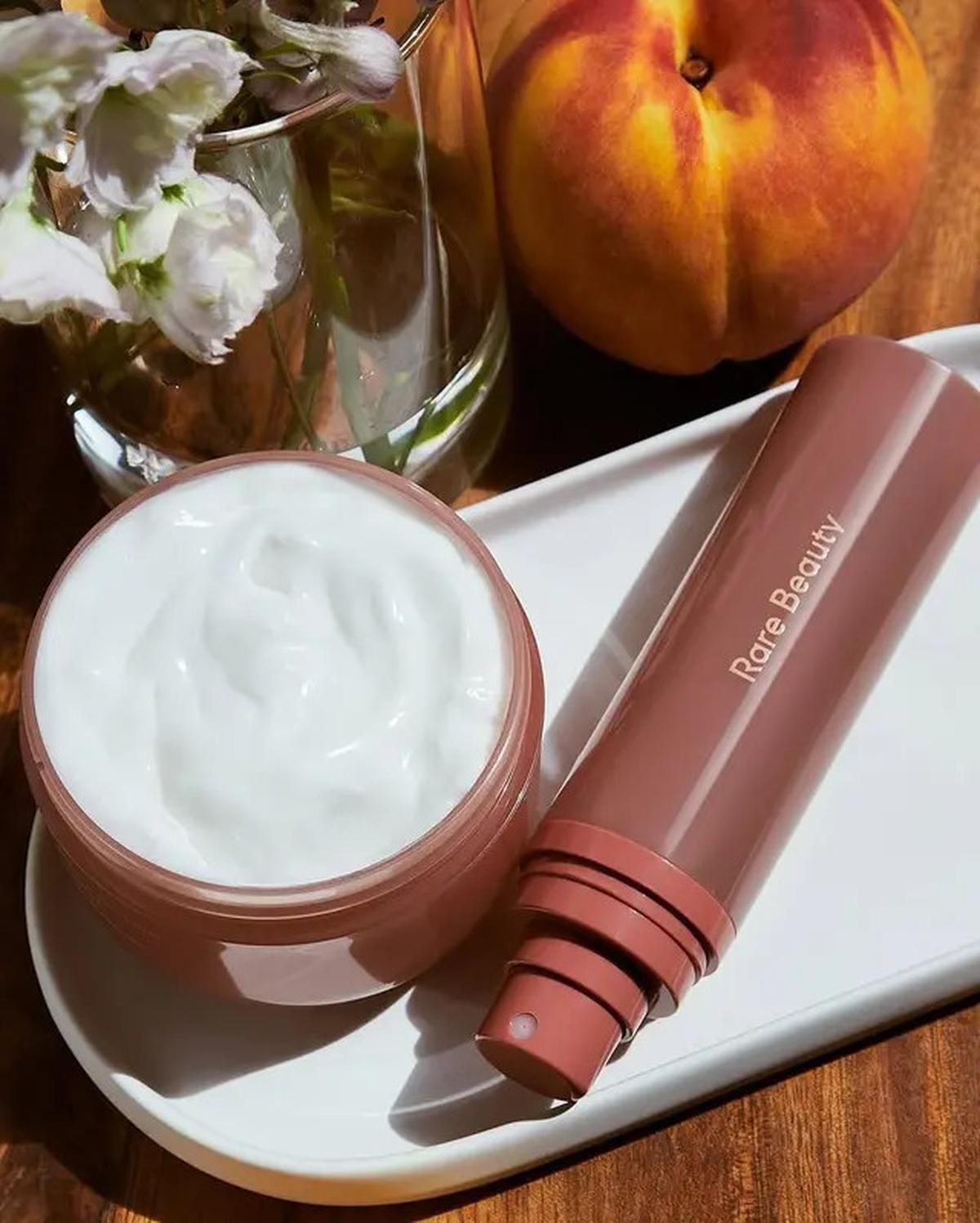 Rahasia Kulit Tubuh Glowing ala Selena Gomez, Pakai Body Cream Rp700 Ribu-an