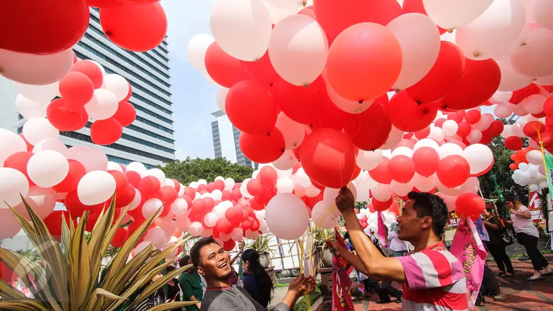 20170508-Balai Kota Jakarta Diserbu Balon Merah Putih-Fanani