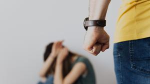 Suami Aniaya Istri Gara-Gara Chat WA Wanita Minta Nasi Bungkus