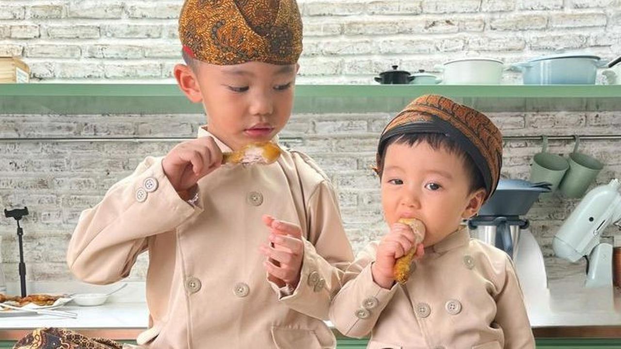 Potret Arthur dan Baby Timo langsung banjir komentar dari netizen. Mereka menuliskan berbagai komentar.&nbsp;