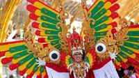 Defile Osing  yang menonjolkan aksentuasi Barong dalam Banyuwangi Etno Carnival 2022 (Istimewa)