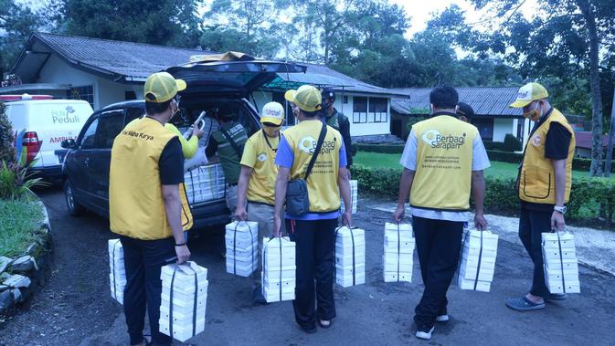 Persiapan berbagi sarapan pagi hari. (dok. Rifki Haifany Rakhman/Muhammad Thoifur)