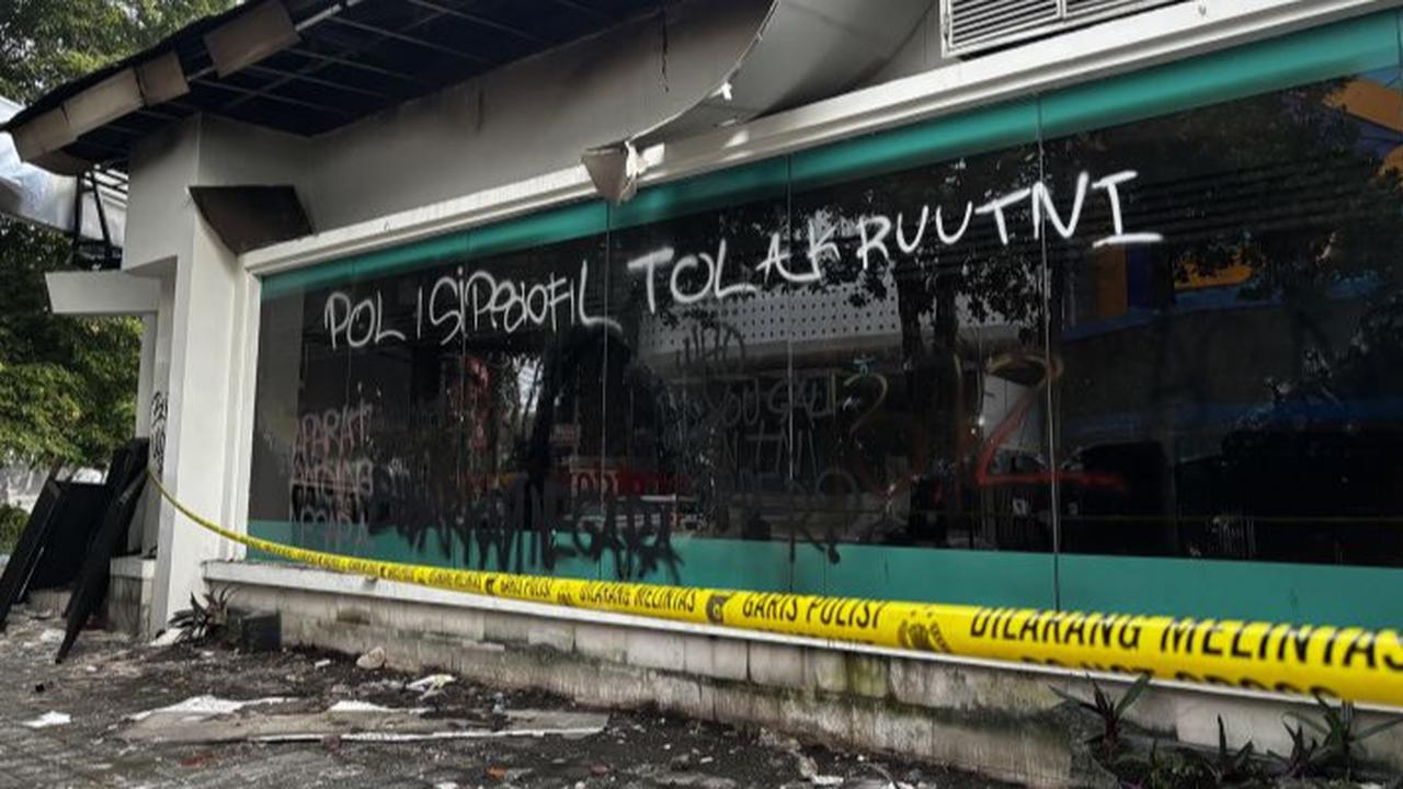Kerusakan Akibat Ulah Demonstran di Bandung Meluas, Menyasar Fasilitas Umum dan Bank Swasta