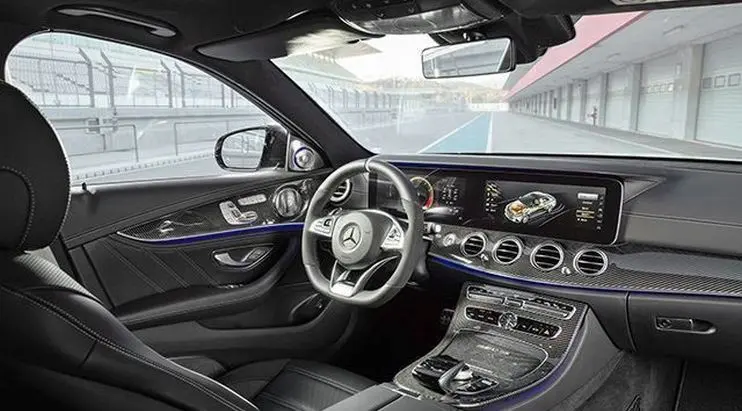 Interior Mercedes-Benz. (Carbuzz)