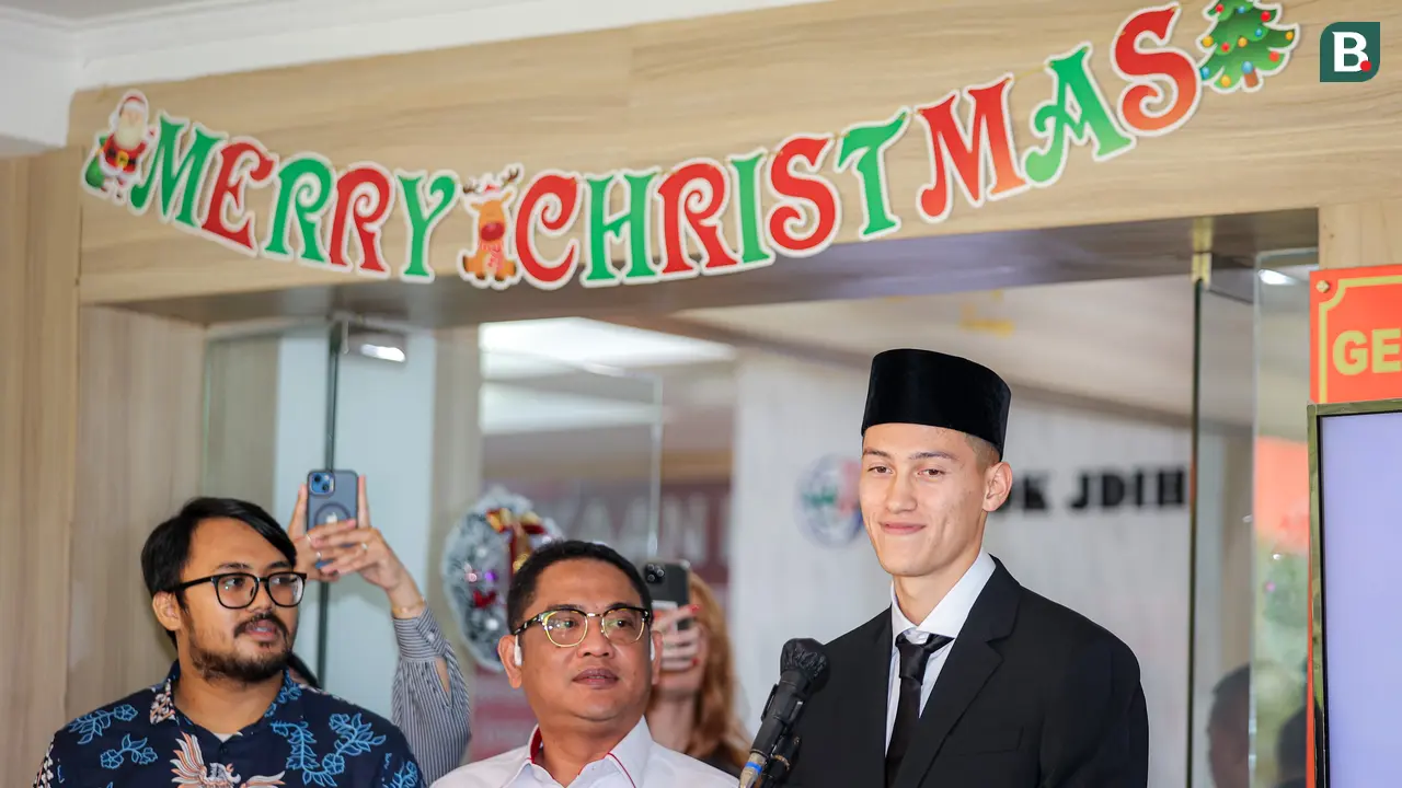 Foto: Momen Jay Idzes Resmi Jadi Warga Negara Indonesia, Bawa Sang Kekasih saat Pengambilan Sumpah
