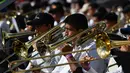 Musisi dari National System of Orchestras of Venezuela berusaha memecahkan rekor dunia bermain orkestra terbesar di dunia, di Caracas pada 13 November 2021. Setiap musisi yang berpartisipasi harus memainkan instrumen setidaknya selama lima menit. (Federico PARRA/AFP)