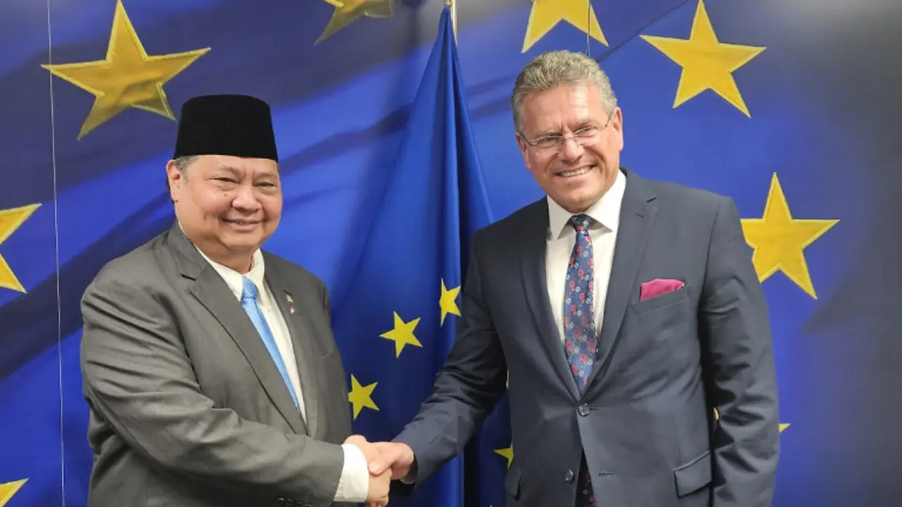Menteri Koordinator Bidang Perekonomian Airlangga Hartarto melakukan pertemuan bilateral dengan European Union Commissioner for Trade and Economic Security Maroš Šefčovič. (Foto: Ekon.go.id)