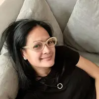 Jumlah usia bagi Donna Harun sepertinya hanya angka saja. Sementara kecantikannya di usia 53 tahun tak bisa luntur. (Instagram/donnaharunofficial)