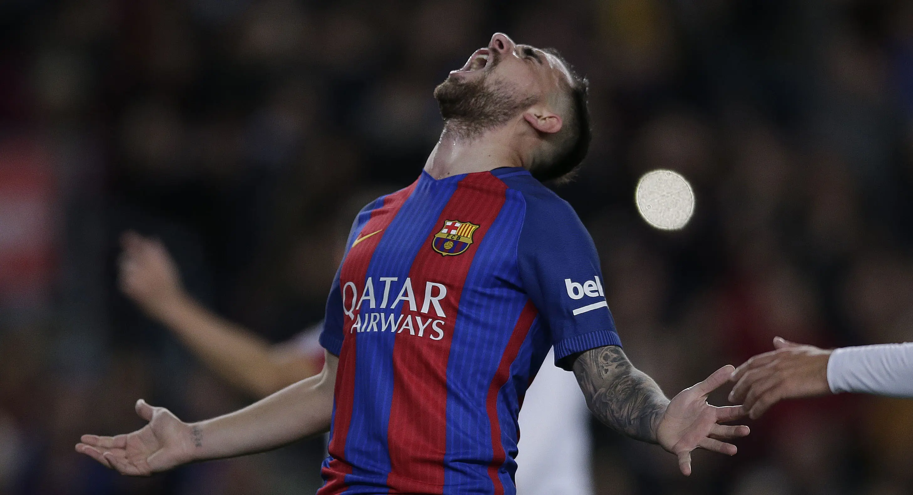 Ekspresi pemain FC Barcelona, Paco Alcacer usai mecetak gol ke gawang Hercules pada laga Copa del Rey di Camp Nou, Barcelona,  (21/12/2016).  (AP/Manu Fernandez)