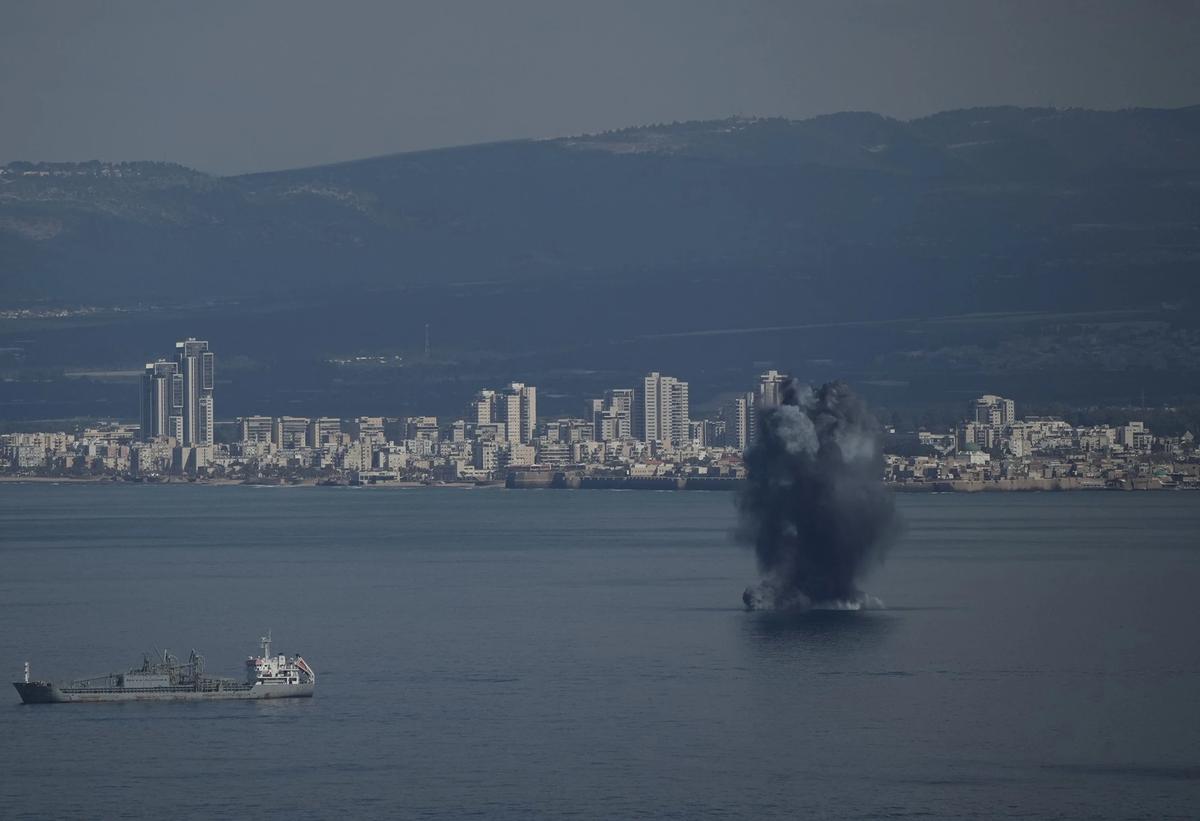 FOTO: Kepanikan Warga Israel Usai Sirene Serangan Iran Menggema