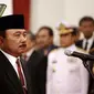 Laskamana Muda Arie Soedewo saat disumpah jabatan menjadi Kepala Bakamla di Istana Negara, Jakarta, Rabu (16/3). Arie menggantikan Laksamana Madya Desi Albert Mamahit. (Liputan6.com/Faizal Fanani)